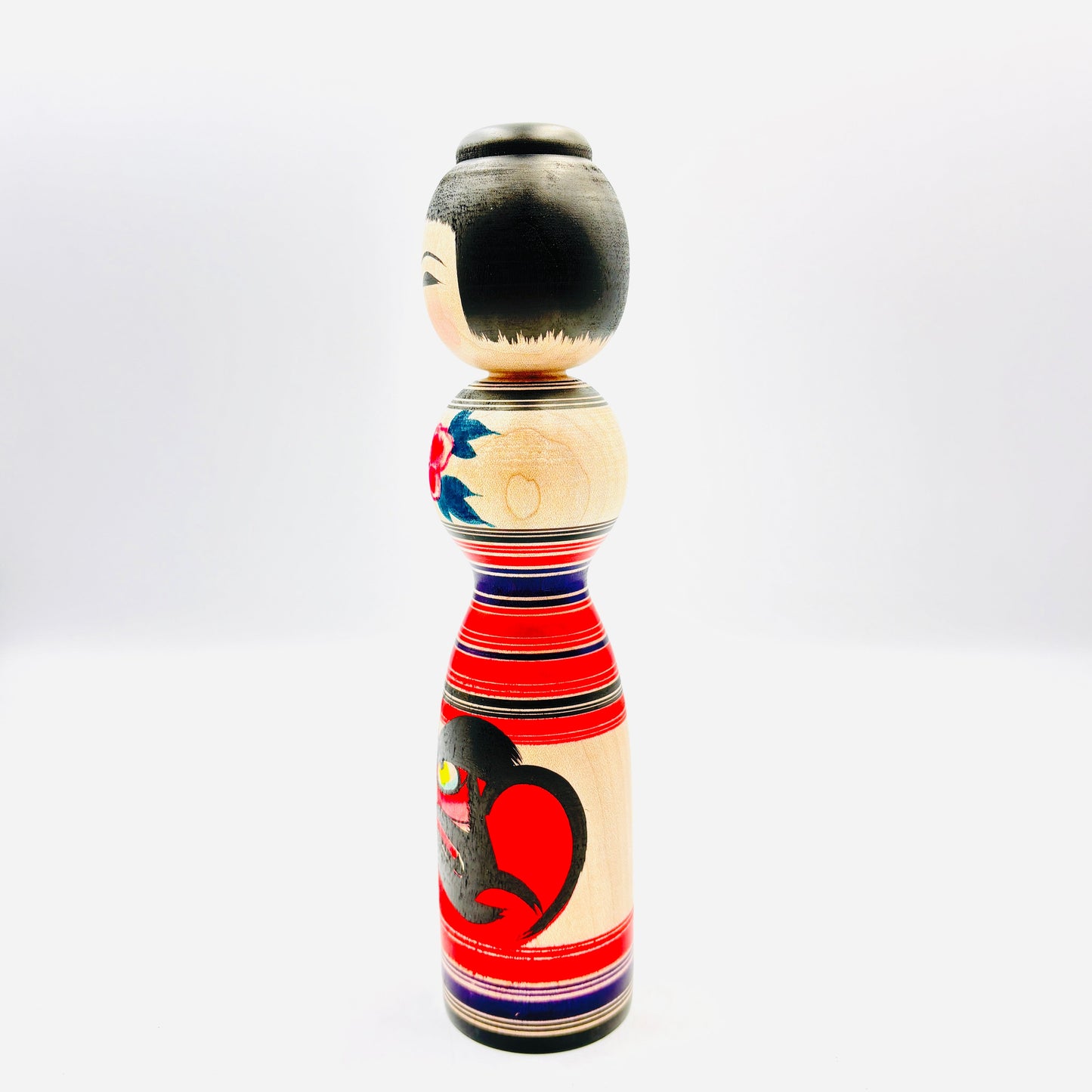Kokeshi Daruma mit Pfingstrose