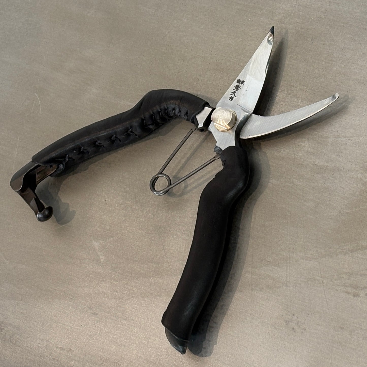 Pflanzenschere, Ledergriff d.braun