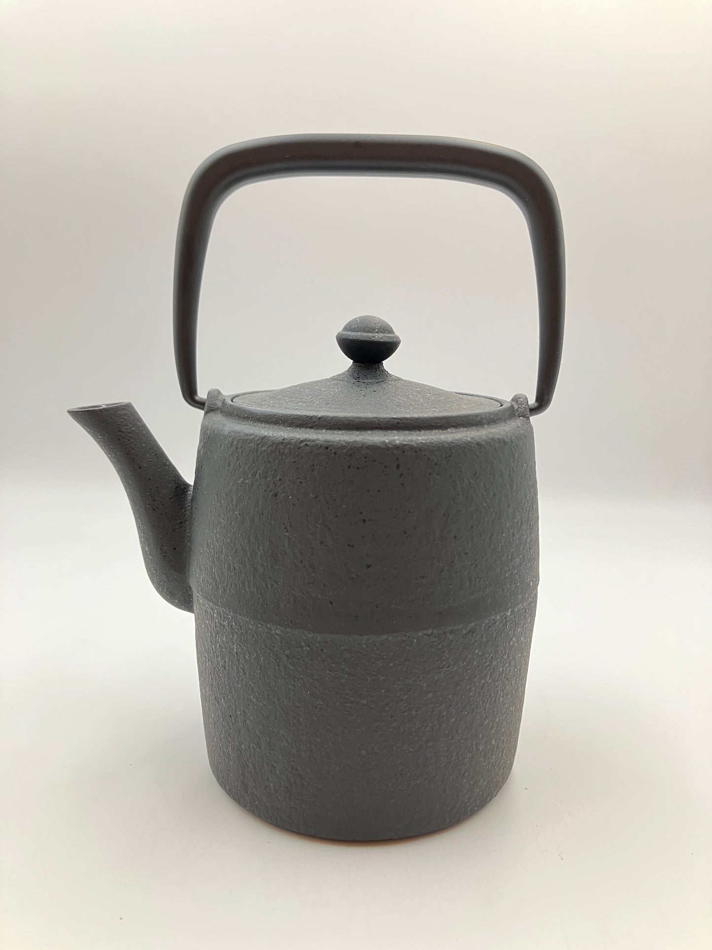 Teekanne WABI, Gusseisen emailliert